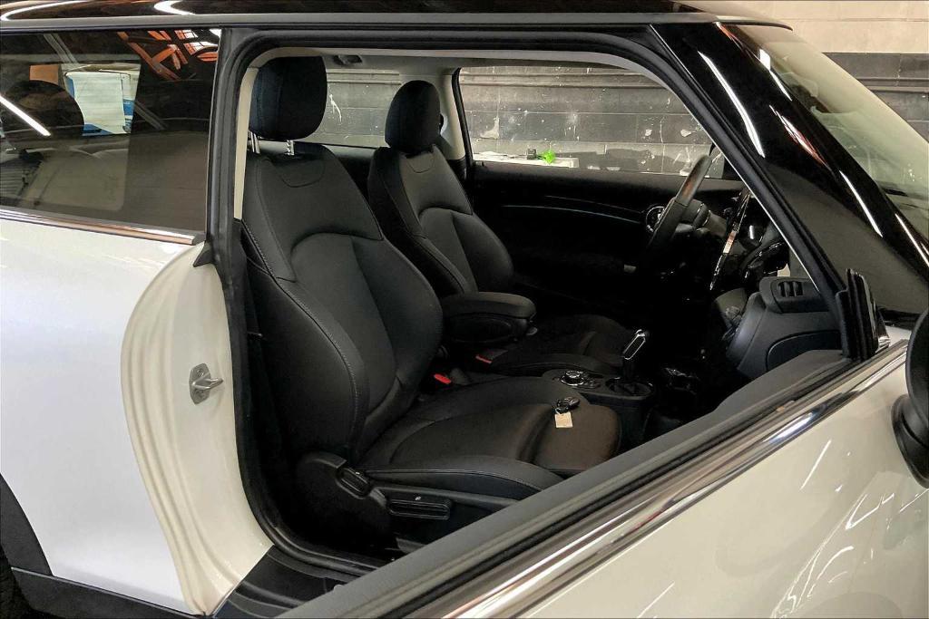 used 2024 MINI SE Hardtop car, priced at $23,494