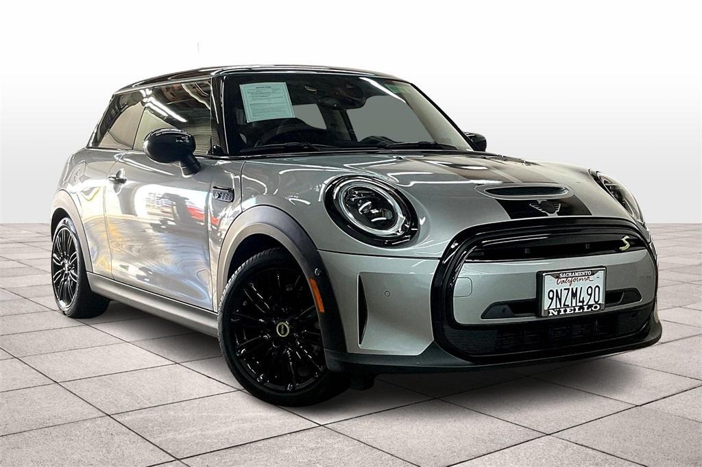 used 2024 MINI SE Hardtop car, priced at $26,377