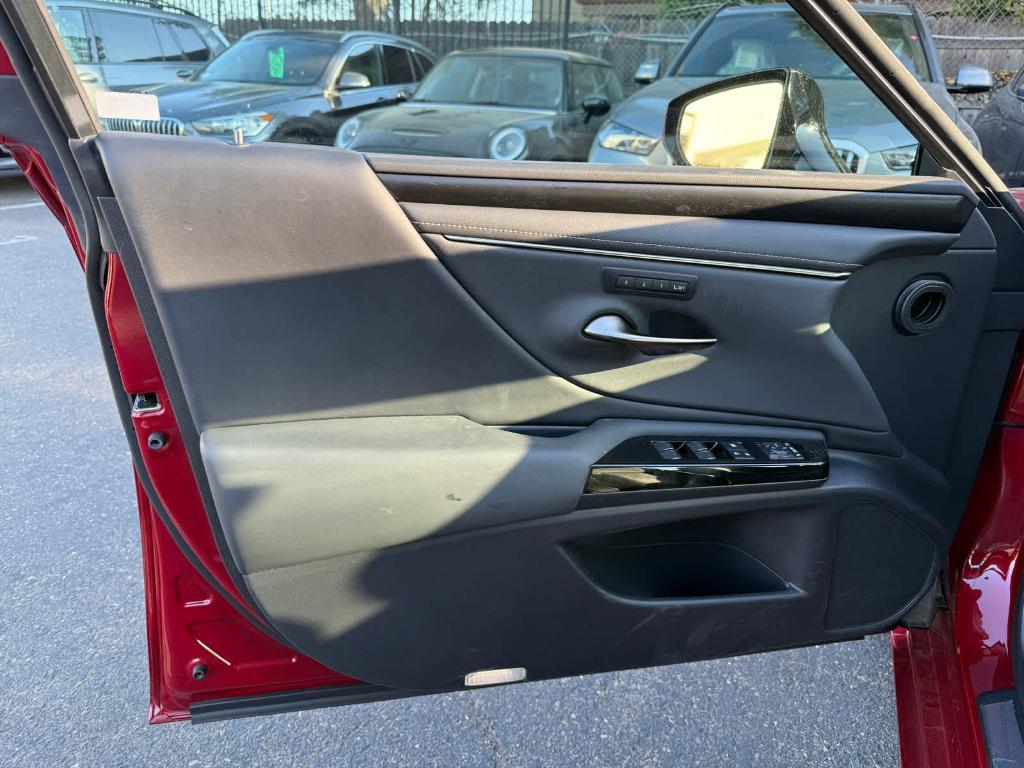 used 2022 Lexus ES 300h car, priced at $38,544