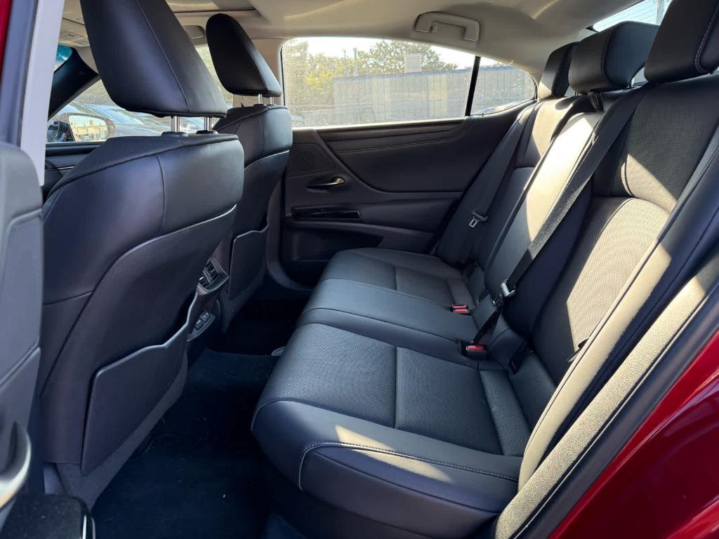 used 2022 Lexus ES 300h car, priced at $38,544