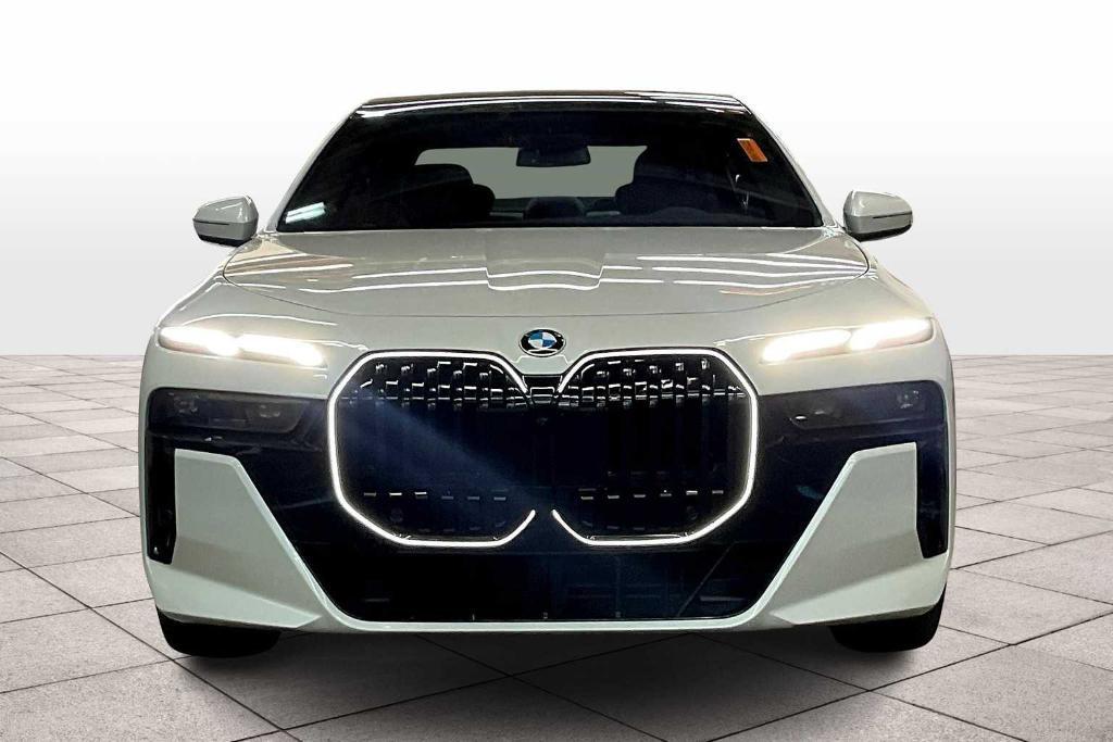 new 2025 BMW 760 car, priced at $129,625