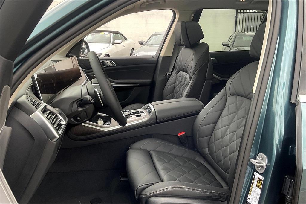 new 2025 BMW X7 car, priced at $91,820