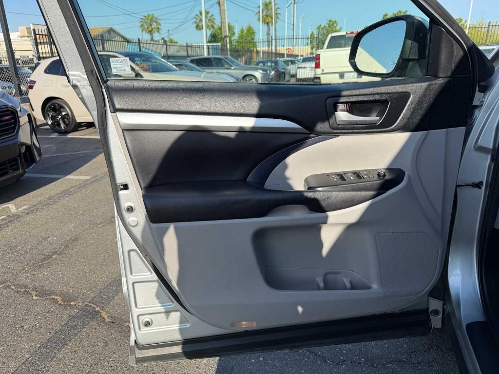 used 2017 Toyota Highlander car, priced at $26,716