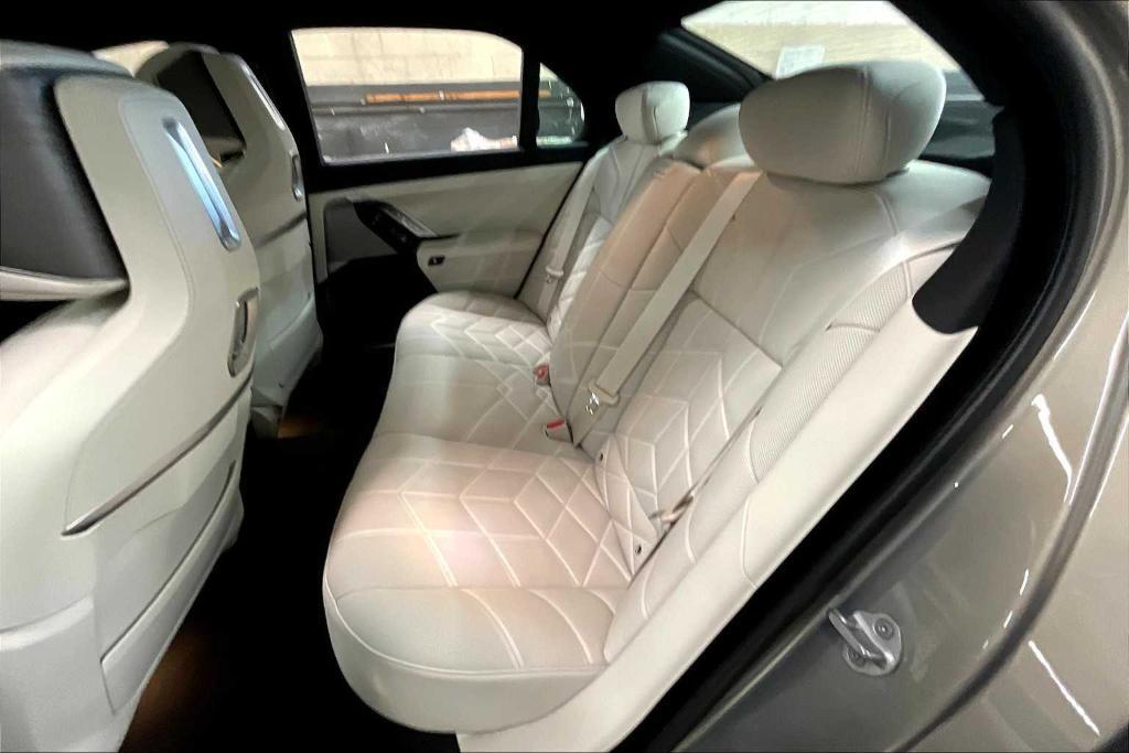 new 2025 BMW 760 car, priced at $133,775
