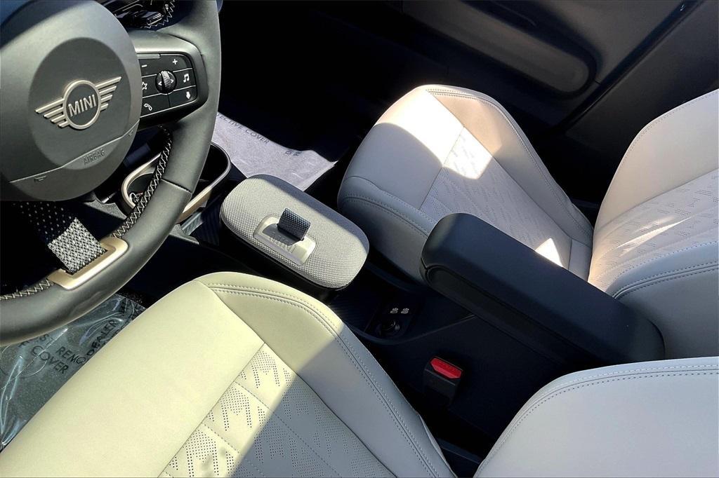 new 2025 MINI Hardtop car, priced at $39,810