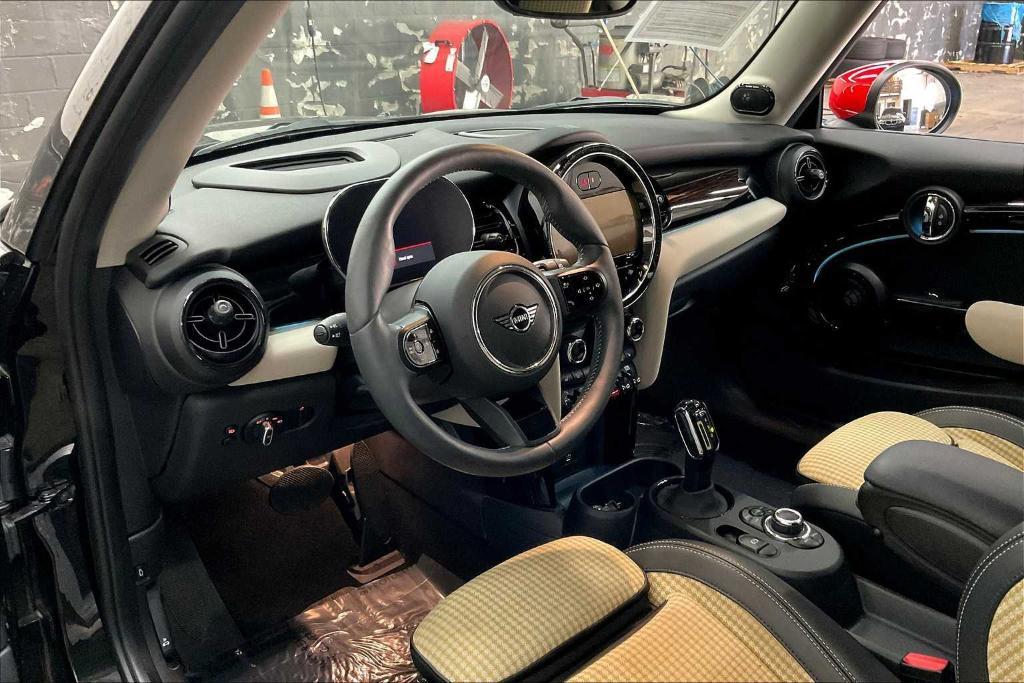 used 2024 MINI SE Hardtop car, priced at $26,996