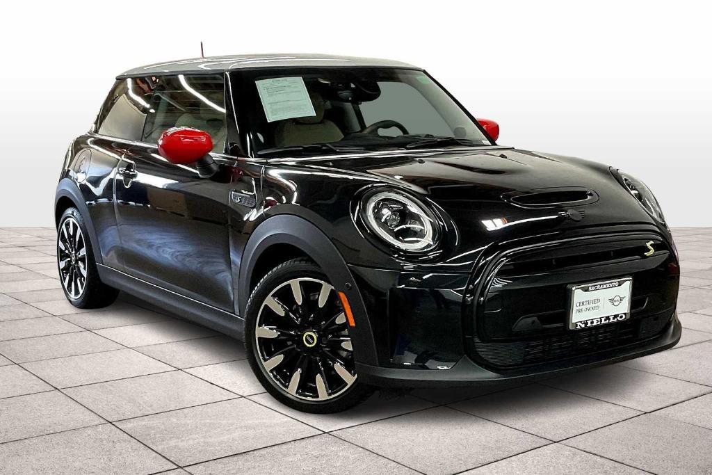 used 2024 MINI SE Hardtop car, priced at $26,996