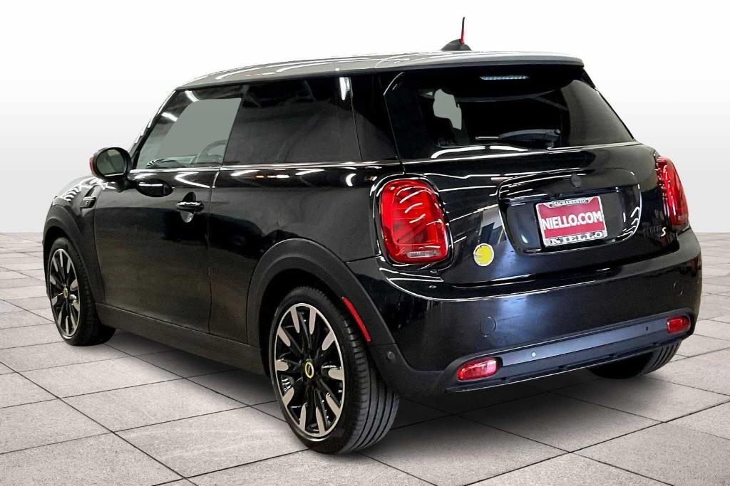 used 2024 MINI SE Hardtop car, priced at $26,996