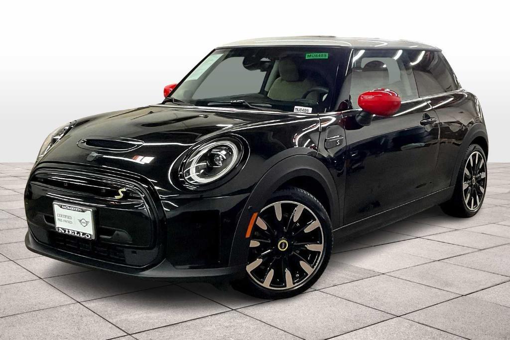 used 2024 MINI SE Hardtop car, priced at $26,996