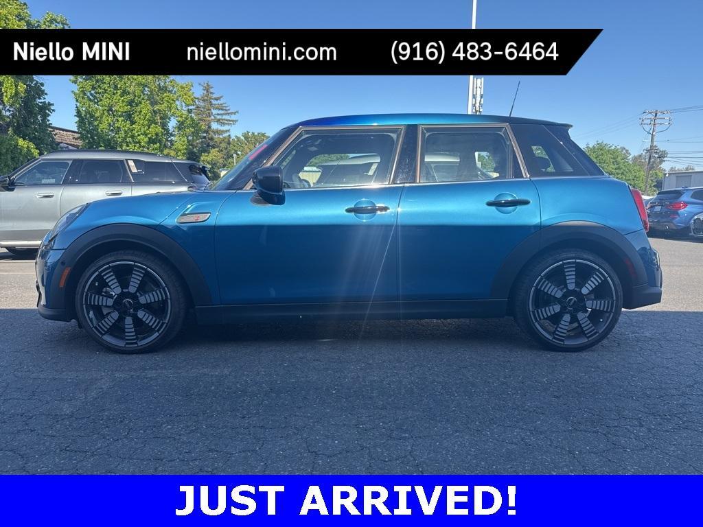 used 2022 MINI Hardtop car, priced at $26,996