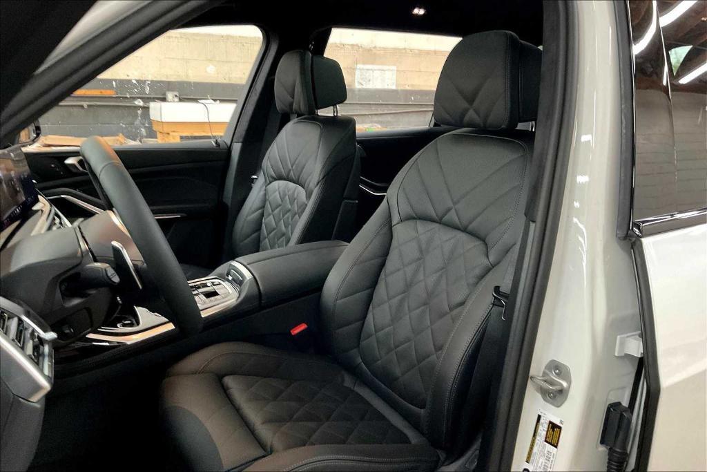 new 2026 BMW X7 car, priced at $98,125