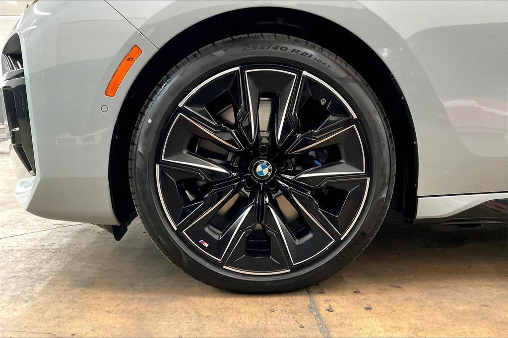 new 2025 BMW 760 car, priced at $129,625