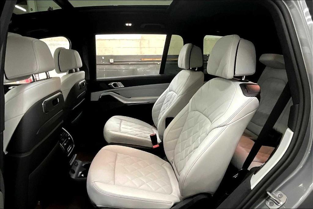 new 2026 BMW X7 car, priced at $97,525