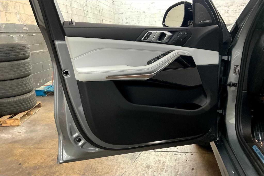 new 2026 BMW X7 car, priced at $97,525