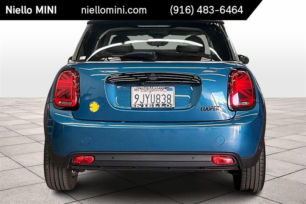 used 2024 MINI SE Hardtop car, priced at $25,547