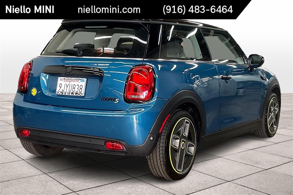 used 2024 MINI SE Hardtop car, priced at $25,547