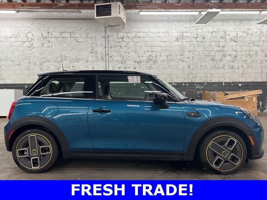 used 2024 MINI SE Hardtop car, priced at $26,996