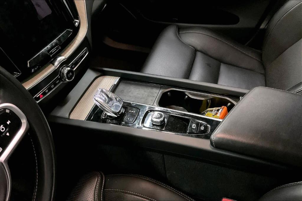 used 2022 Volvo XC60 car, priced at $32,992