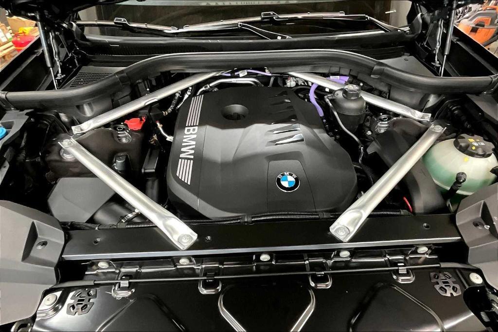 new 2026 BMW X7 car, priced at $100,090
