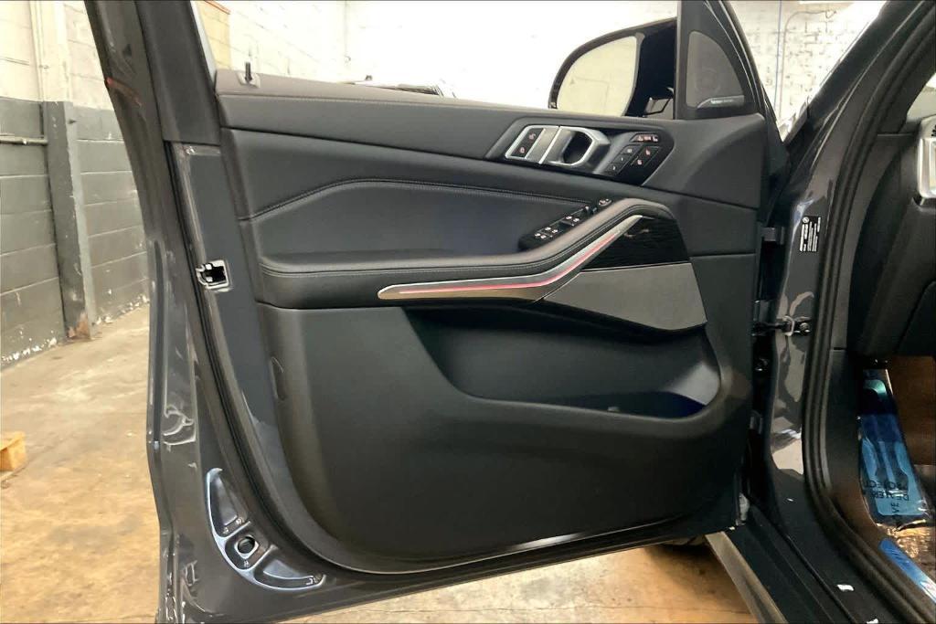 new 2026 BMW X7 car, priced at $125,490