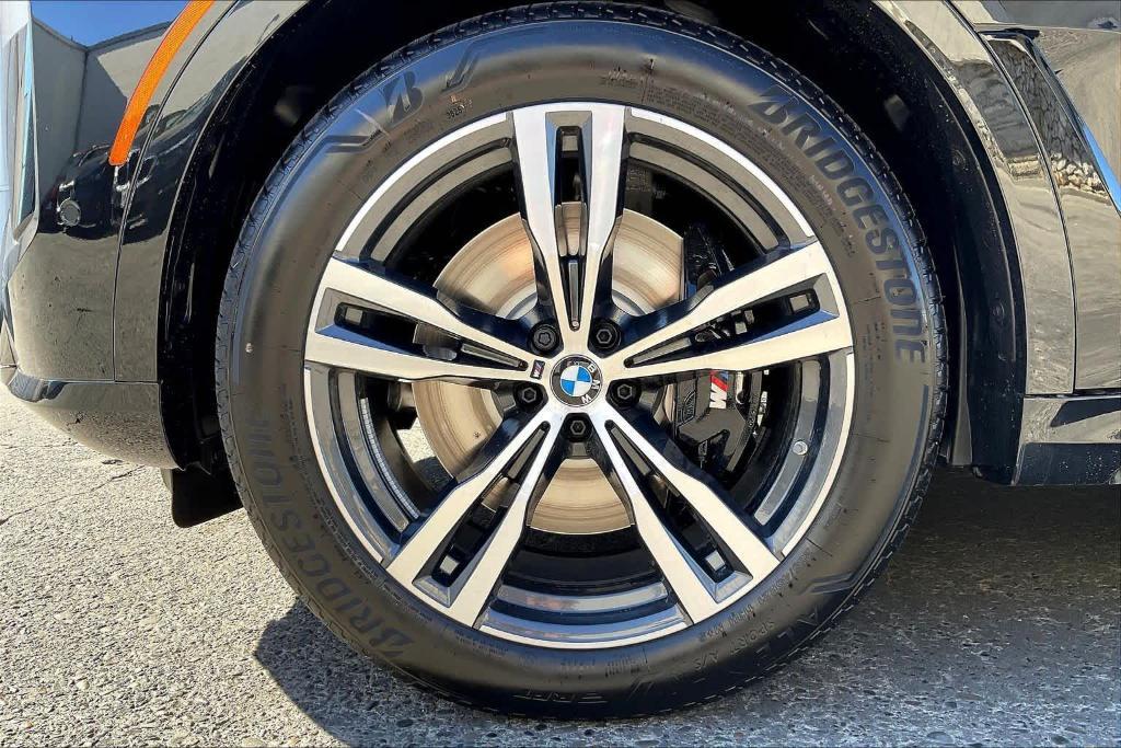new 2026 BMW X7 car, priced at $95,765