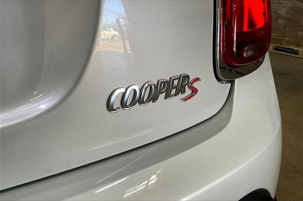used 2022 MINI Hardtop car, priced at $25,395