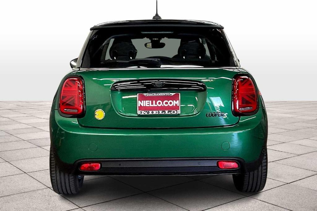used 2024 MINI SE Hardtop car, priced at $26,996