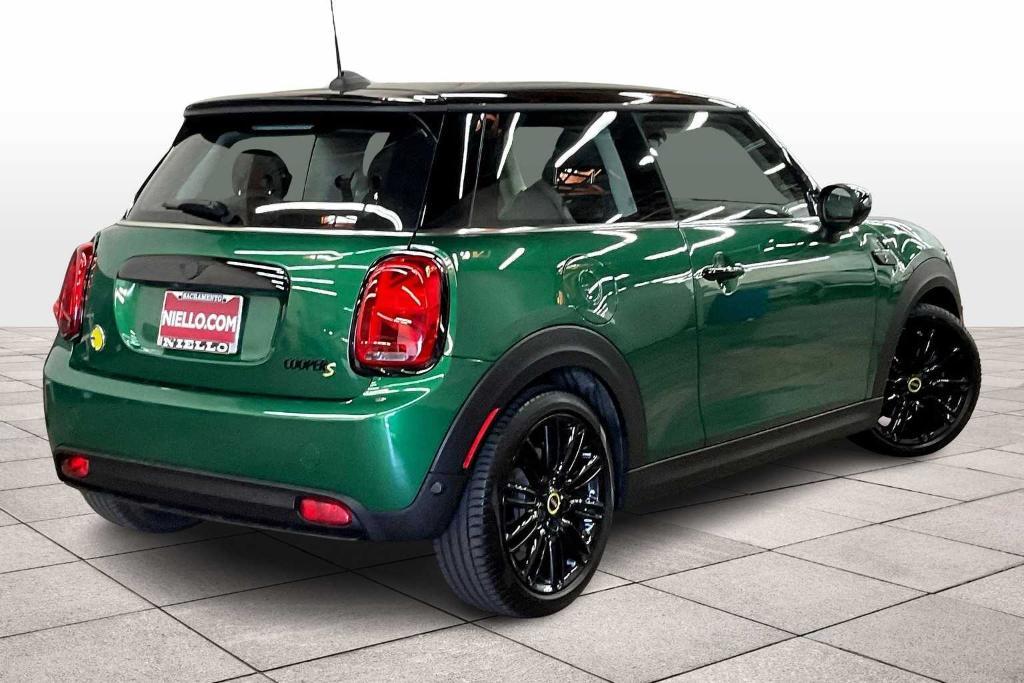 used 2024 MINI SE Hardtop car, priced at $26,996
