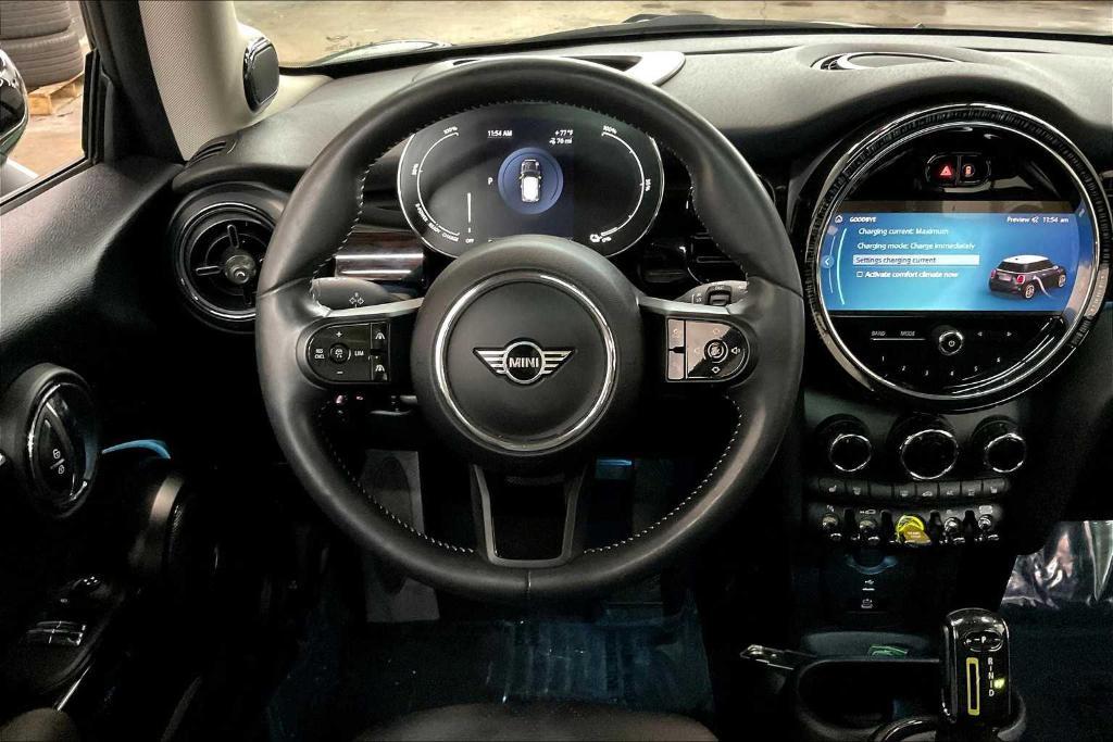 used 2024 MINI SE Hardtop car, priced at $26,996