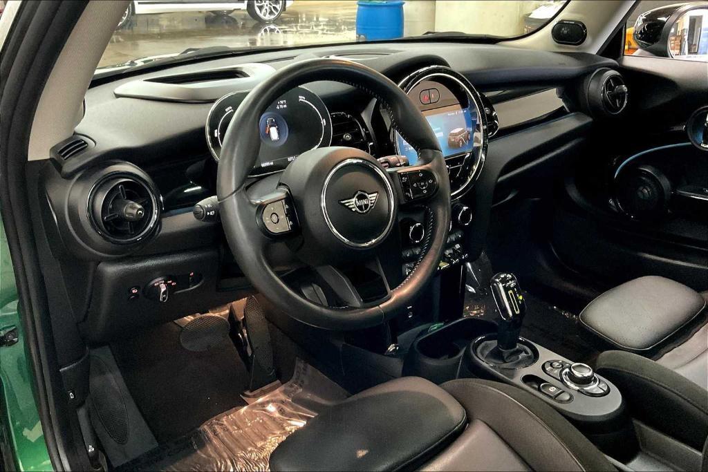 used 2024 MINI SE Hardtop car, priced at $26,996