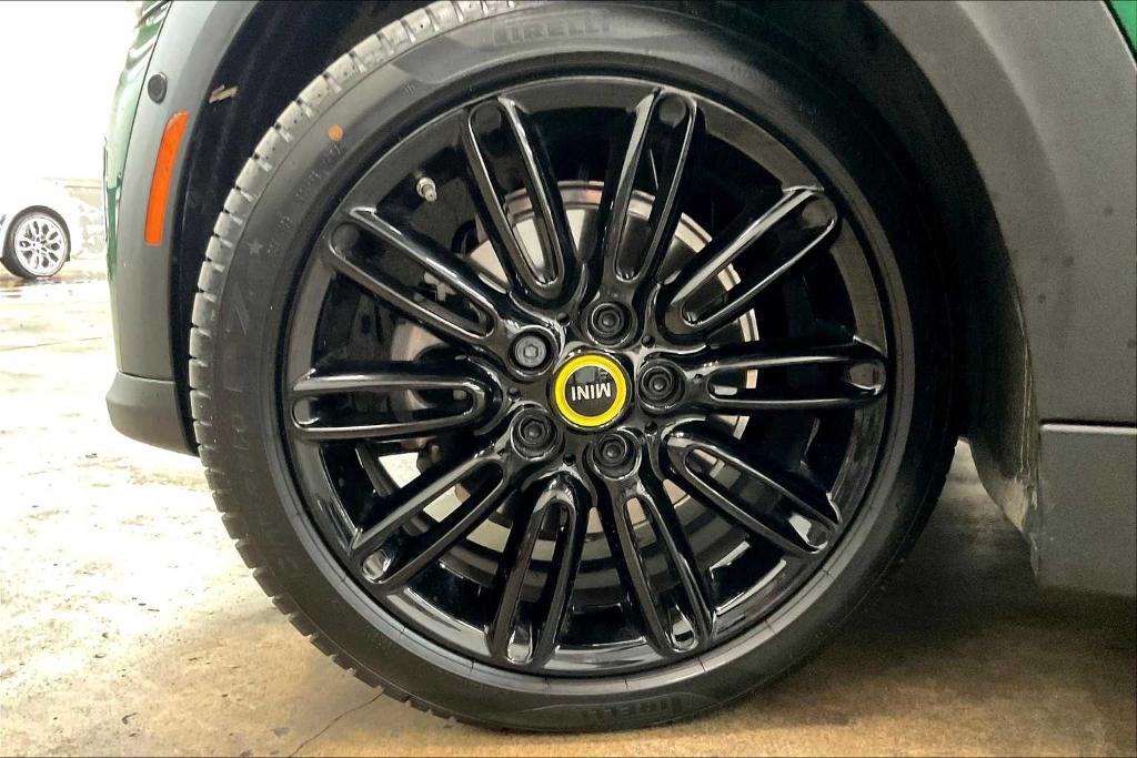 used 2024 MINI SE Hardtop car, priced at $26,996