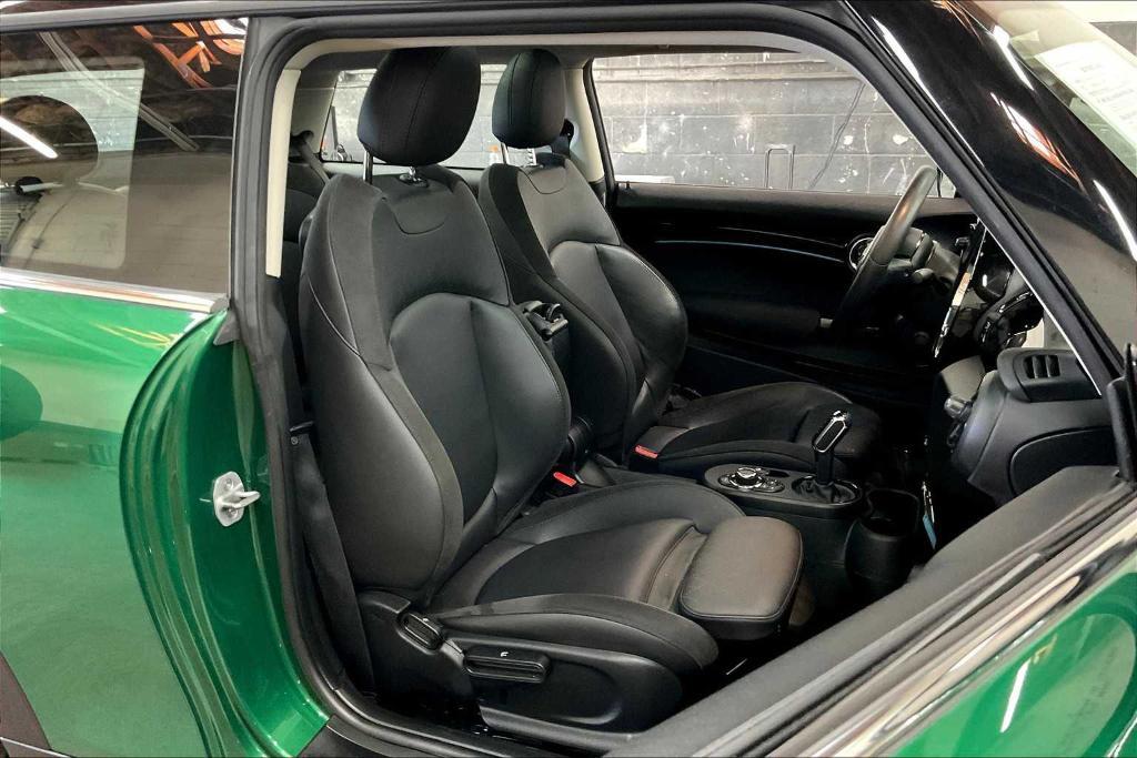 used 2024 MINI SE Hardtop car, priced at $26,996