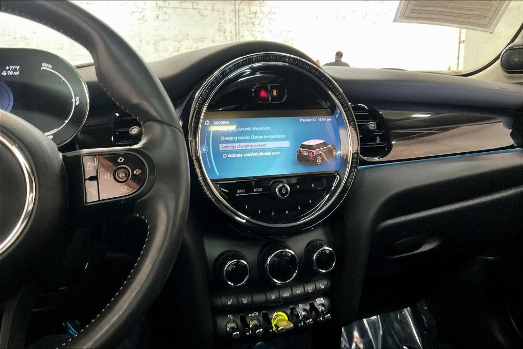 used 2024 MINI SE Hardtop car, priced at $26,996