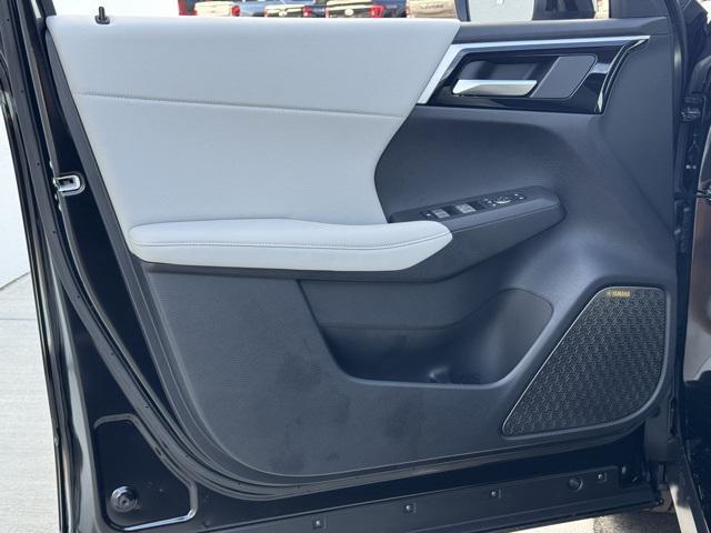 new 2025 Mitsubishi Outlander car, priced at $40,180