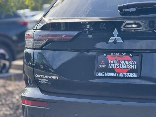new 2025 Mitsubishi Outlander car, priced at $40,180