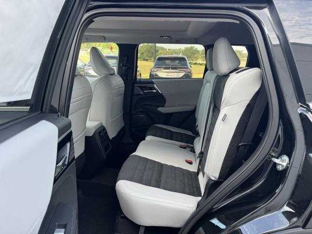 new 2025 Mitsubishi Outlander car, priced at $40,180