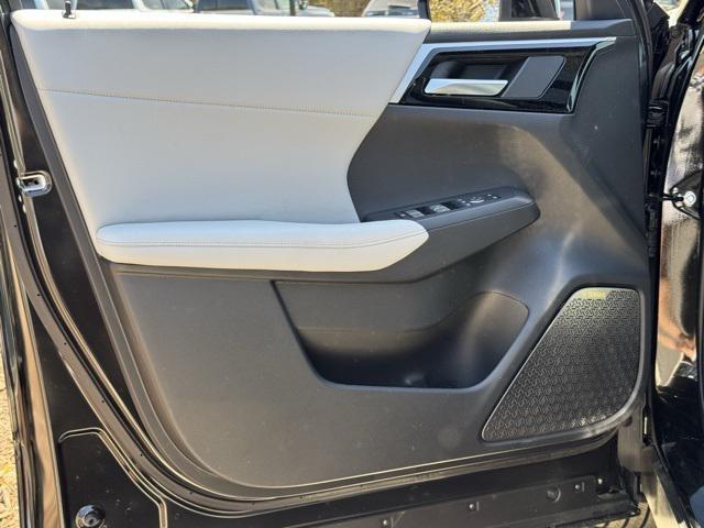new 2025 Mitsubishi Outlander car, priced at $33,991