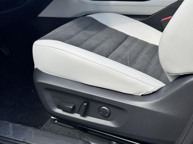 new 2025 Mitsubishi Outlander car, priced at $33,991