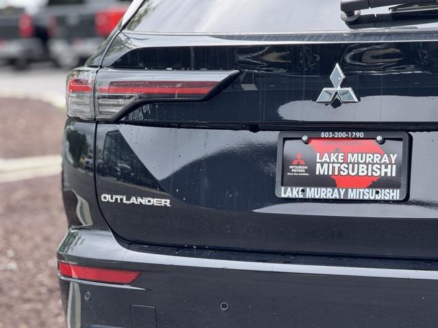 new 2025 Mitsubishi Outlander car, priced at $39,345