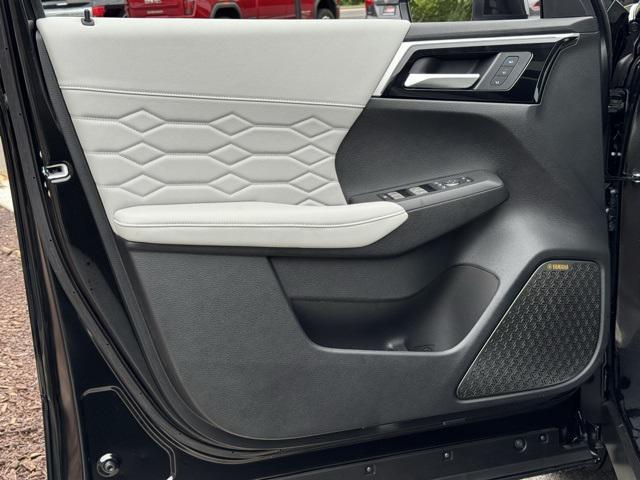 new 2025 Mitsubishi Outlander car, priced at $47,040
