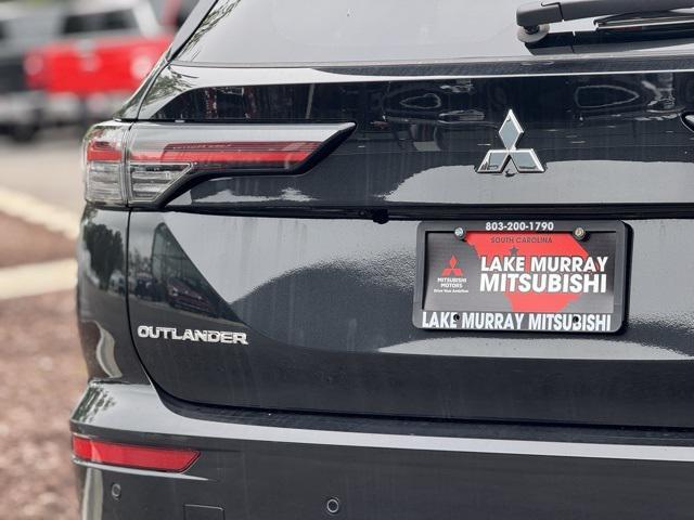 new 2025 Mitsubishi Outlander car, priced at $47,040