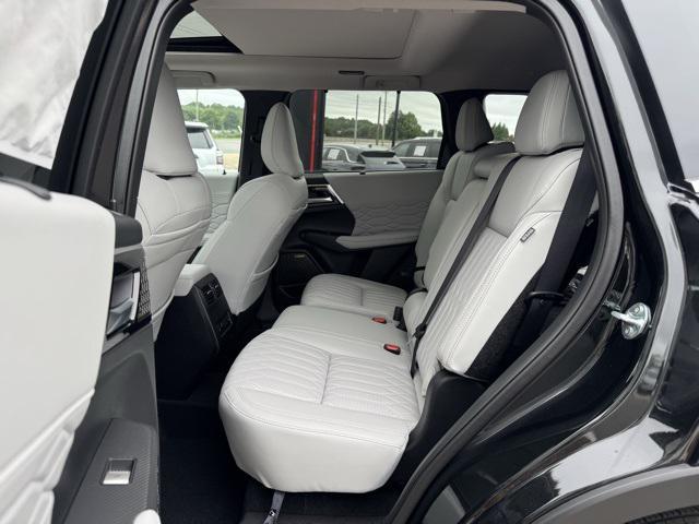 new 2025 Mitsubishi Outlander car, priced at $47,040