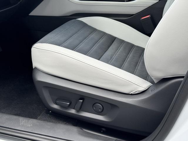 new 2025 Mitsubishi Outlander car, priced at $40,040