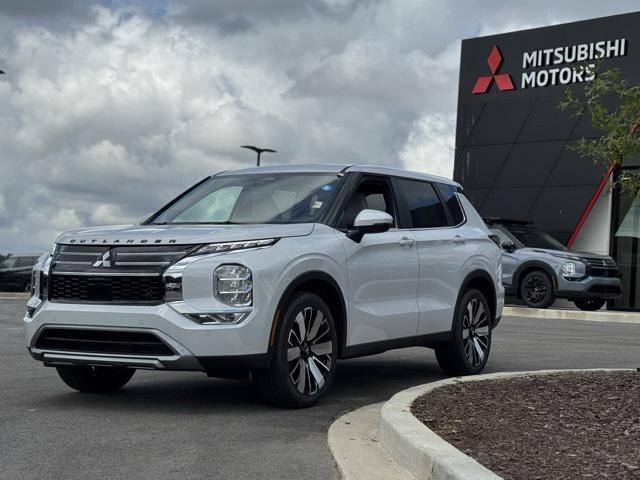new 2025 Mitsubishi Outlander car, priced at $40,040