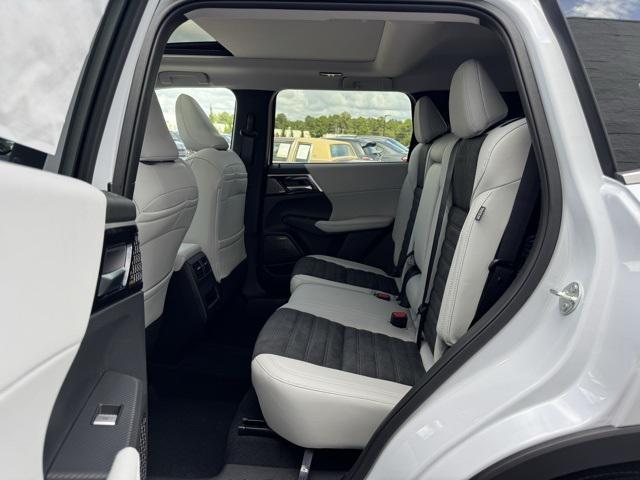 new 2025 Mitsubishi Outlander car, priced at $40,040