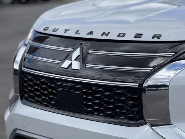 new 2025 Mitsubishi Outlander car, priced at $40,040