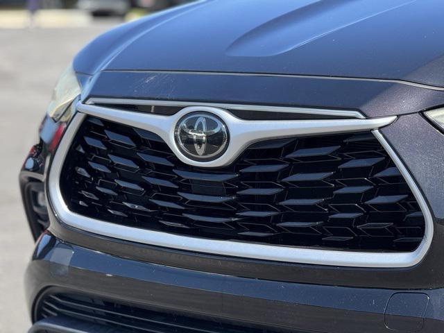 used 2020 Toyota Highlander car, priced at $24,991