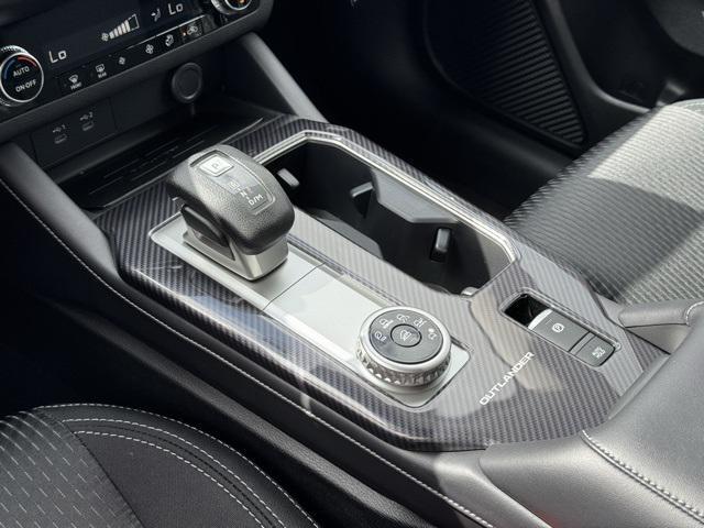 new 2025 Mitsubishi Outlander car, priced at $31,670