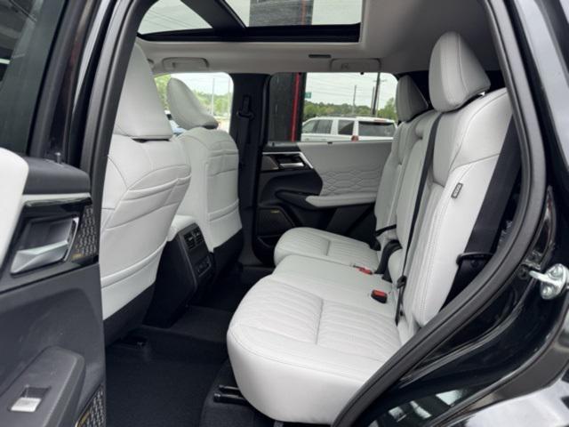new 2025 Mitsubishi Outlander car, priced at $39,491