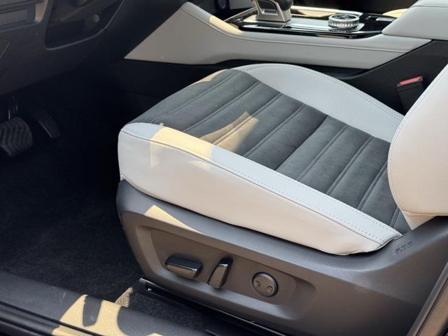 new 2025 Mitsubishi Outlander car, priced at $33,991